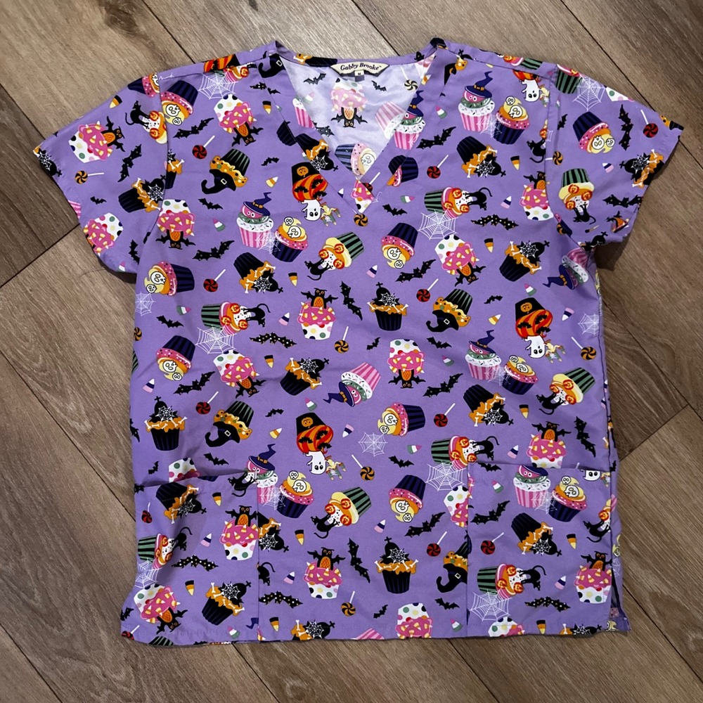 Gabby Brooke Halloween Scrub Top Purple Cupcake Ghost Bat V-Neck Medium